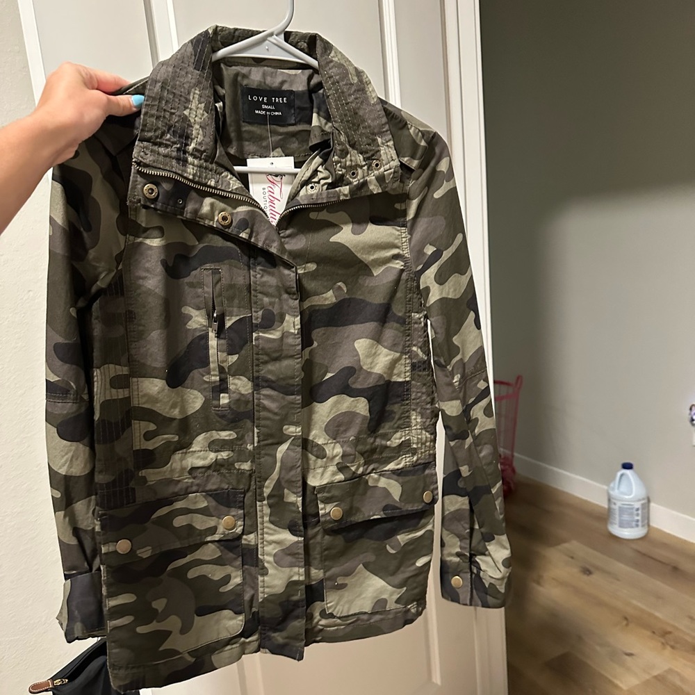 Love Tree camp jacket size- SMALL